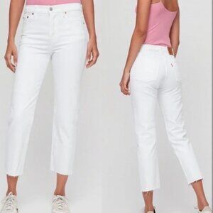 NWT! Levi’s Premium Wedgie Straight Jeans in White w/Frayed Hem in Size 26x26